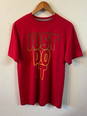 NIKE MEDIUM RED T-SHIRT